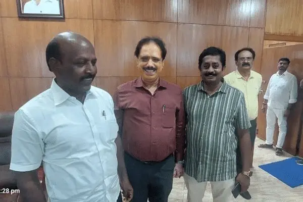 voice trust director with tamil nadu health minister img1
